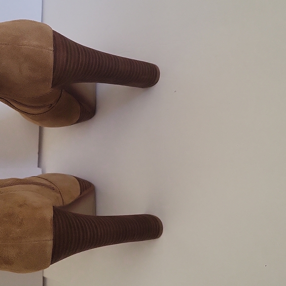 NWOT Nine West Boutique Tan Suede Boots with Wooden Heels, Size 8.5 - Picture 6 of 10